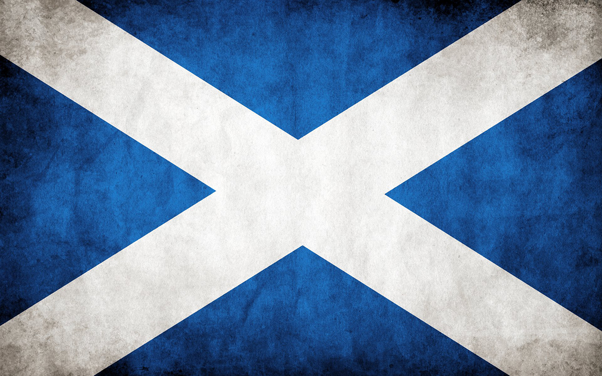 La croix en "X" est une composition héraldique classique appelé "sautoir". Le "Saltire" est aussi le nom donné au drapeau écossais.